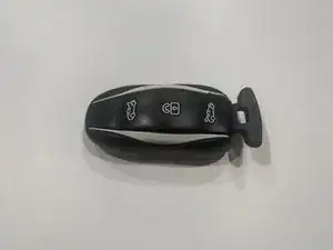 Замена батарейки в брелке Tesla Model S