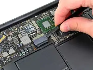 Замена аккумулятора MacBook Air 11" середина 2011 года