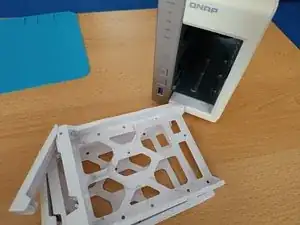 Ремонт красных индикаторов Qnap TS-251