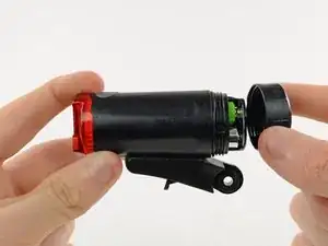 Замена батарейки в заднем фонаре Bikemate XC-187