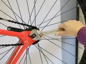 Как починить слабое заднее колесо велосипеда