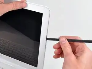 Замена фронтальной рамки дисплея MacBook Unibody модель A1342