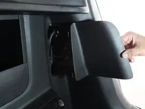 Замена лампочки стоп-сигнала Honda Fit 2009 года