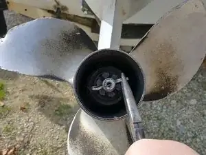 Обслуживание нижнего блока (двигатель Johnson 40)