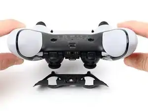 Удаление крепления аккумулятора