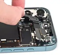 Установка динамика разговорного устройства iPhone 16 Plus