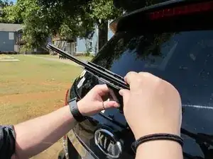 Замена стеклоочистителей на Kia Sorento 2011 года