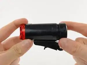 Замена батарейки в заднем фонаре Bikemate XC-187