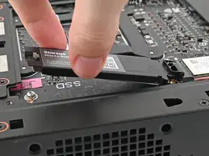 Установка вторичного накопителя в Framework Desktop