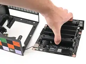 Установка основной платы Framework Desktop (замена основной платы)