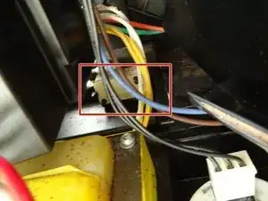 Замена микровыключателя Melitta Caffeo Solo на поддоне для капель