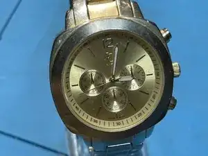 Замена батарейки в кварцевых наручных часах