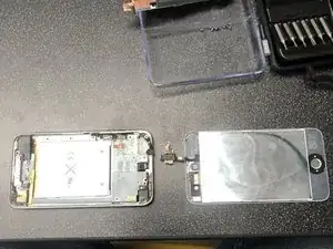 Замена экрана iPod Touch 4 поколения