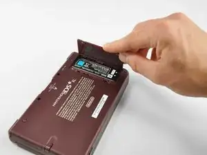 Замена верхнего дисплея Nintendo DSi XL