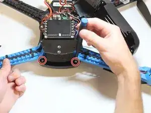 Замена верхней крышки квадрокоптера 3DR Iris Plus