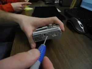 Замена крепления экрана Nikon Coolpix 5600