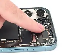 Установка динамика разговорного устройства iPhone 16 Plus