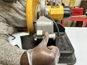 Замена лезвия Dewalt D28730