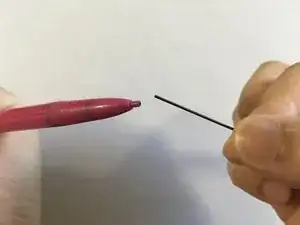 Замена застрявшего грифеля в механическом карандаше