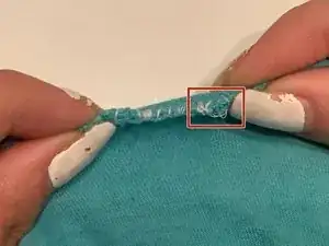 Как зашить дырку на шве футболки