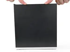 Установка правой панели корпуса Framework Desktop