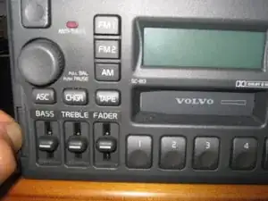 Замена MP3-проигрывателя в Volvo 850 с поддержкой iPod, iPhone, карты памяти SD и USB, 1993–1997 гг.