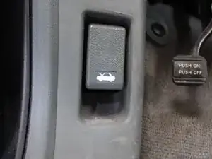 Проверка уровня охлаждающей и стеклоомывательной жидкости Honda Odyssey 1999–2004