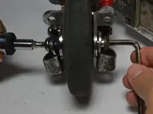 Замена переднего колеса JD Razor 2000