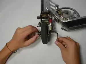 Замена переднего колеса JD Razor 2000