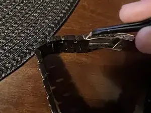 Замена батарейки в часах Van Heusen PC21J