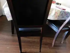 Как починить шатающийся стул