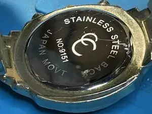 Замена батарейки в кварцевых наручных часах