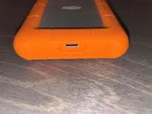 Замена платы USB-C на LaCie Rugged