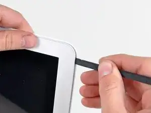 Замена фронтальной рамки дисплея MacBook Unibody модель A1342