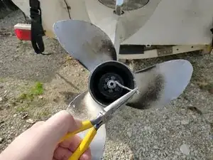 Обслуживание нижнего блока (двигатель Johnson 40)