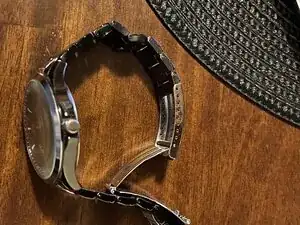 Замена батарейки в часах Van Heusen PC21J