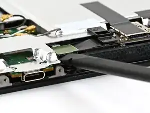 Снятие считывателя карты MicroSD в Nintendo Switch 2