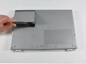 Замена жесткого диска DVI в PowerBook G4 Titanium
